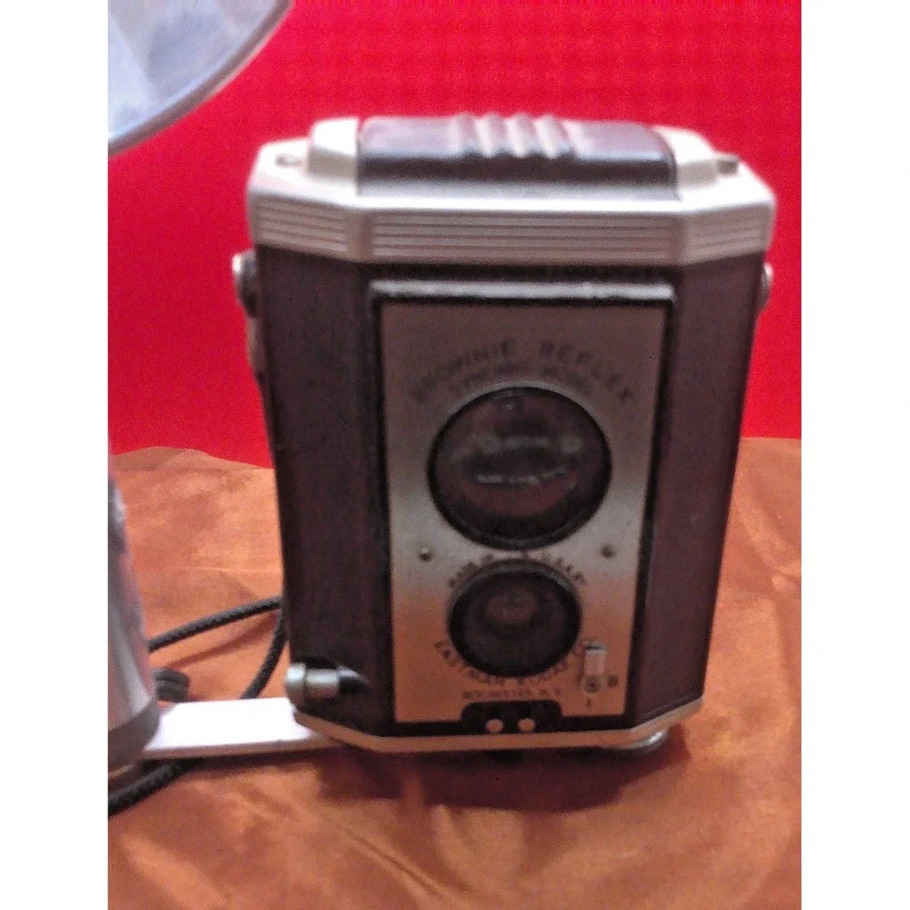 Vintage Kodak Brownie Reflex 20 w/Flash UNTESTED BN23